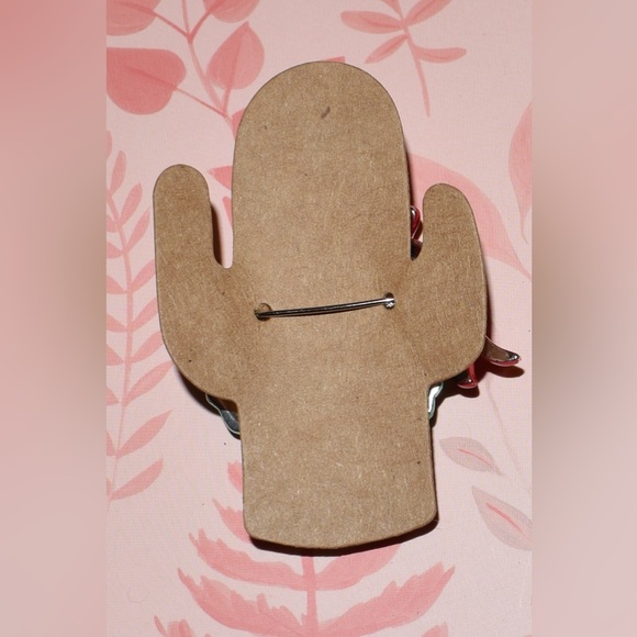 Holiday Wreath Pin - Picture 2 of 2